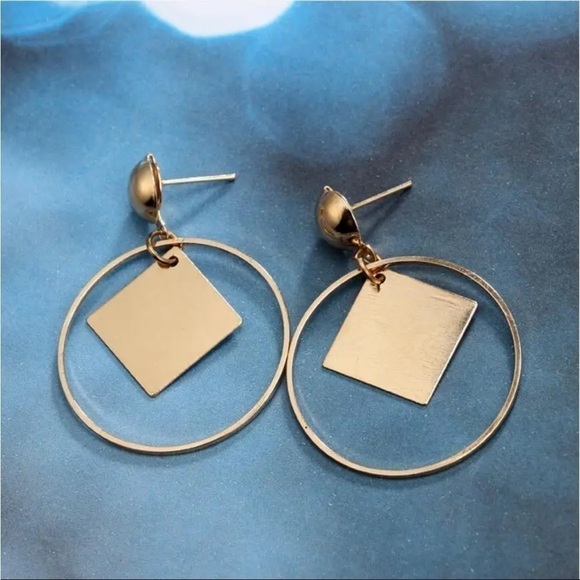 ⭐️ New Boho Geometric Dangle Earrings - Picture 3 of 9